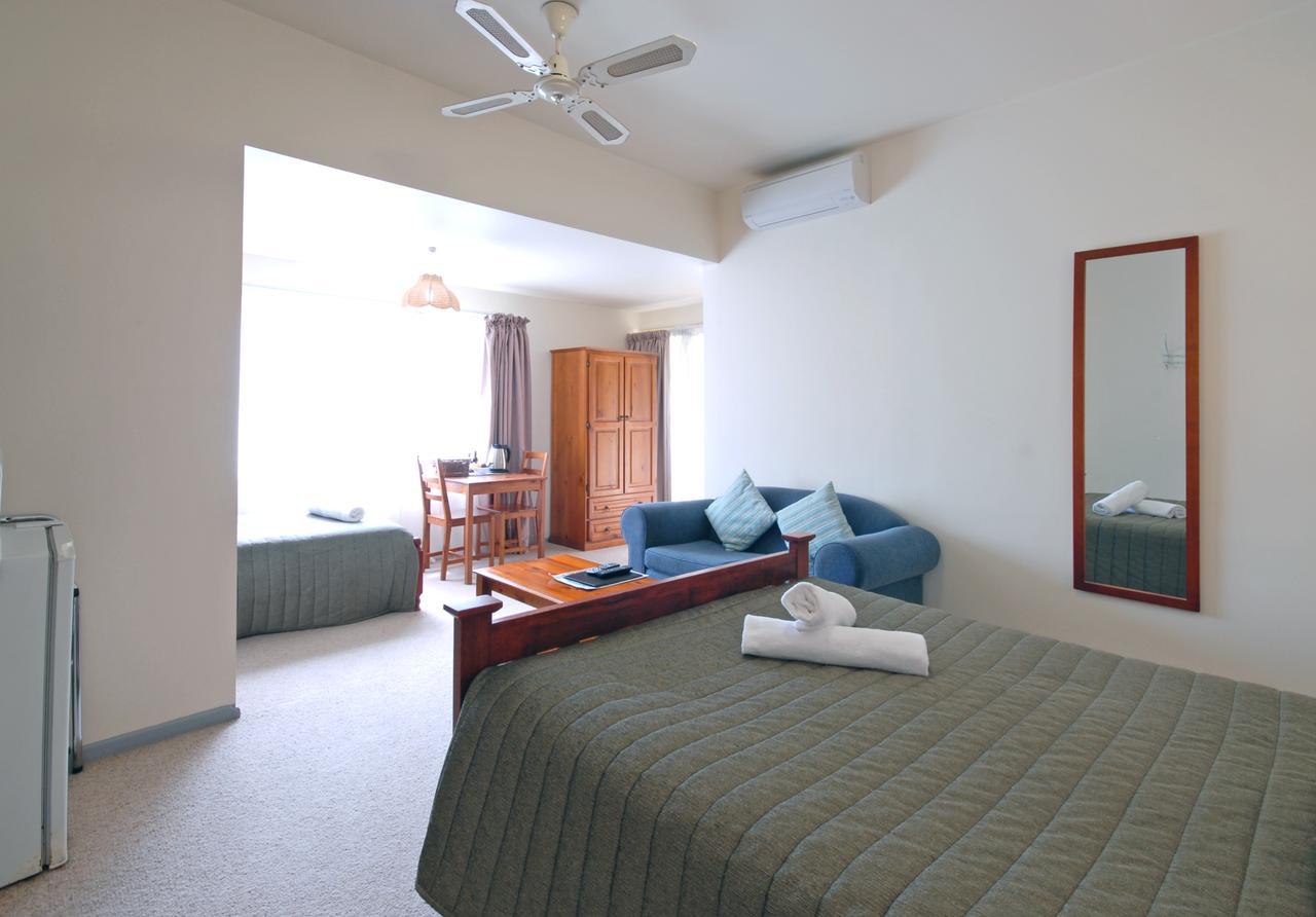 Riverview Boutique Motel Намбакка-Хедс Экстерьер фото